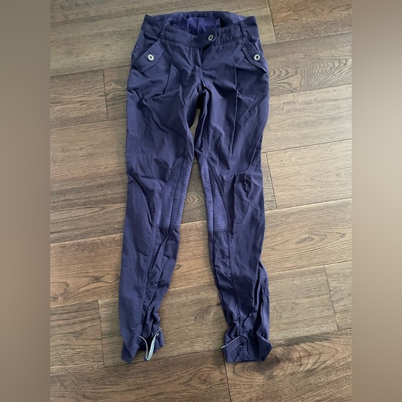 Lululemon size 4 joggers - Picture 1 of 3